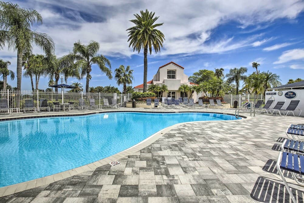 St Pete Condo w/ Patio & Pool ~ 2 Mi to Beach