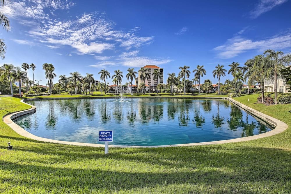 St Pete Condo w/ Patio & Pool ~ 2 Mi to Beach