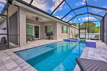 Beautiful Getaway ~ 4 Miles to Venice Beach!