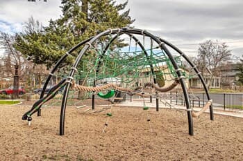 Modern-chic Studio ~ 1 Mile to Dtwn Spokane!