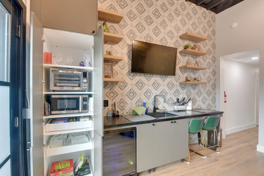 Downtown Galveston Home: Walk to Historic District