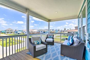 Pet-friendly Galveston Rental: Steps to Beach