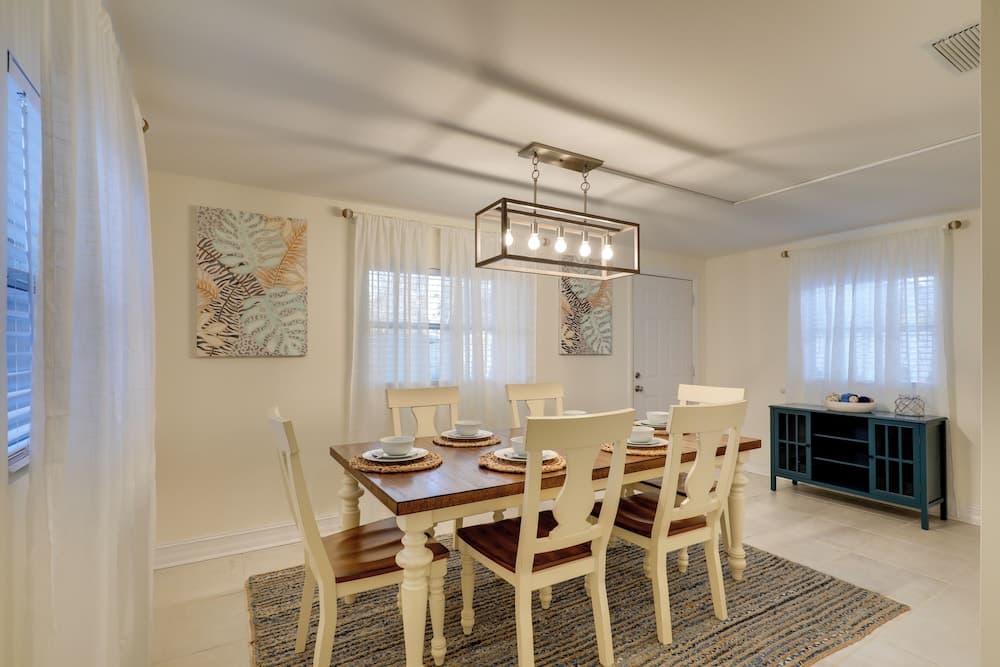 Calming Getaway: 9 Mi to Clearwater Beach!