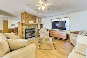 Family-friendly Steinhatchee Home w/ Deck!