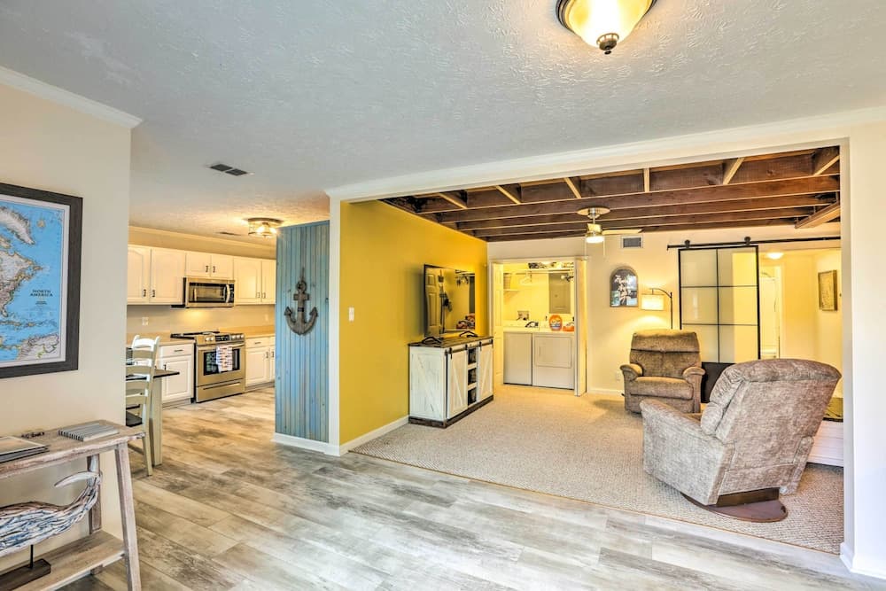 Waterfront Home: Spectacular On-site Fishing!