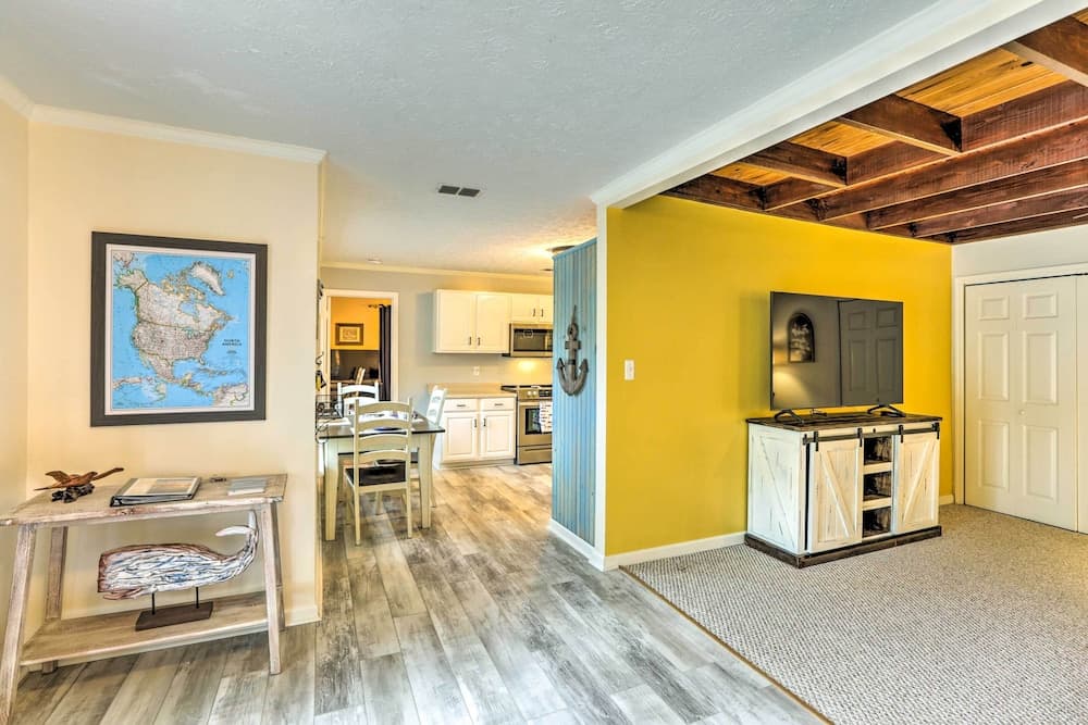 Waterfront Home: Spectacular On-site Fishing!