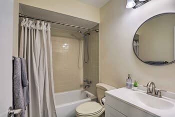 Stuart Getaway ~ 4 Mi to the Beach!