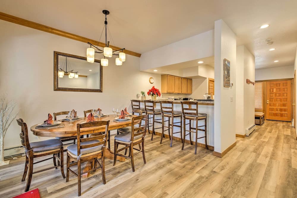 Incline Village Townhome w/ Forest-view Deck