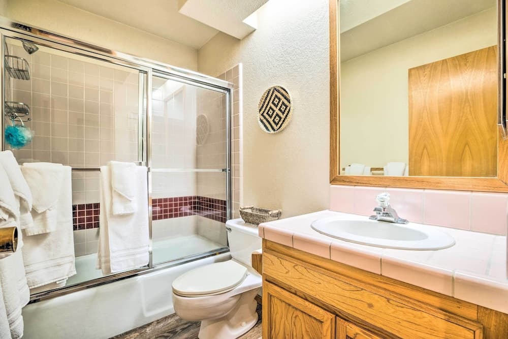 Hot Tub Access: Mammoth Lakes Nature Escape!