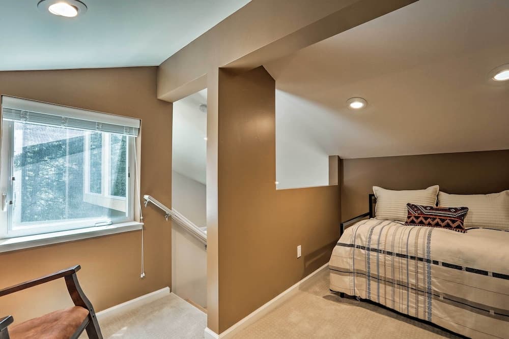 1 Mi to Skiing & Beaches: Incline Village Home!