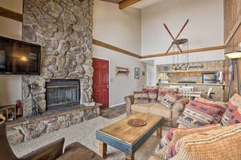 Cozy Fraser Condo w/ Balcony: Walk to Ski Shuttle!