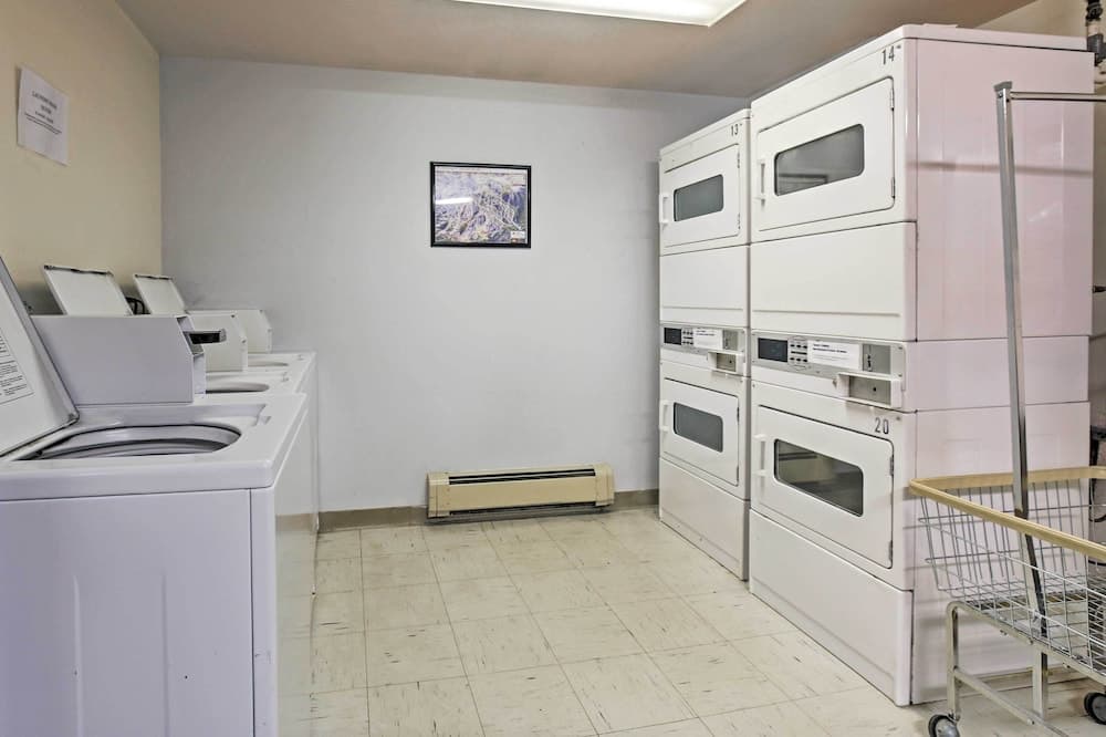 Winter Park Condo w/ Hot Tubs, 4 Mi to Ski Resort!