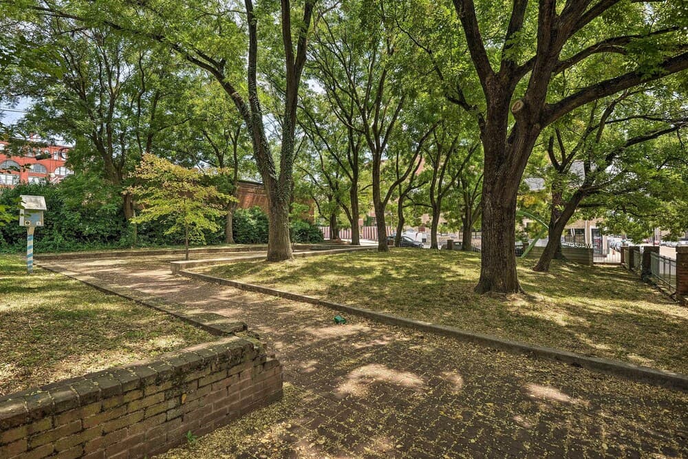 Midtown Baltimore Hub Half Mi to Penn Station