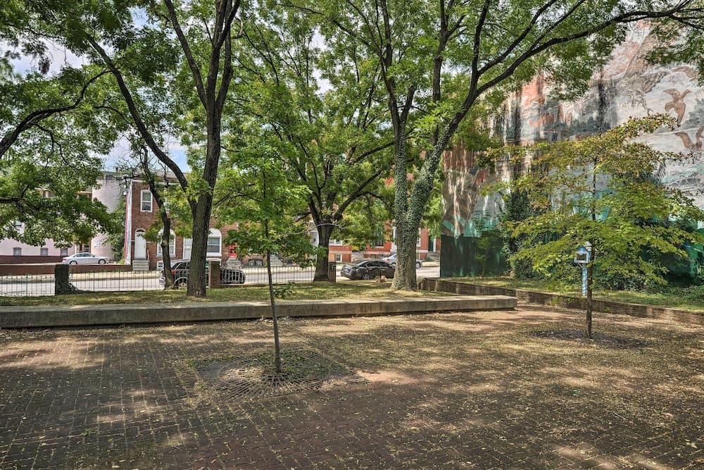 Midtown Baltimore Hub Half Mi to Penn Station