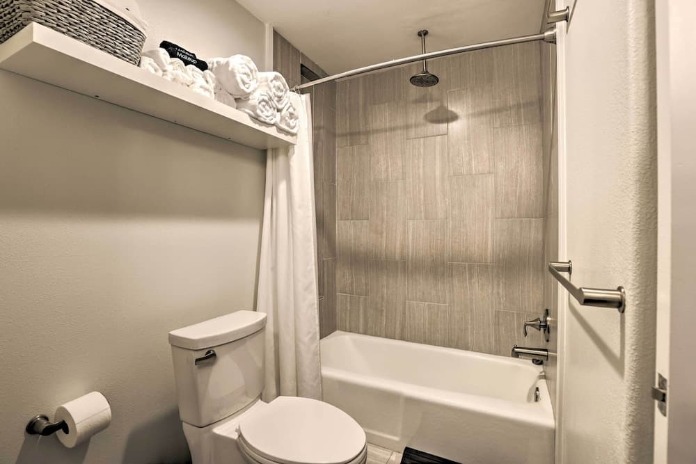 Walk to Main St: Modern Frisco Studio!