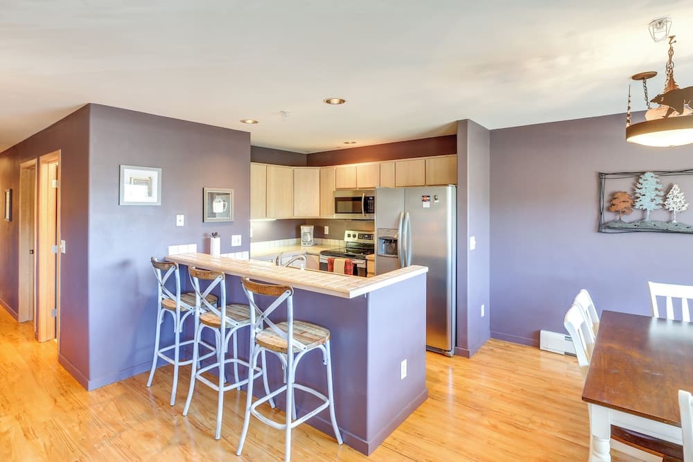 Stunning Mountain Views: Silverthorne Condo!