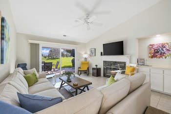 Palm Desert Country Club Condo w/ Mtn Views!