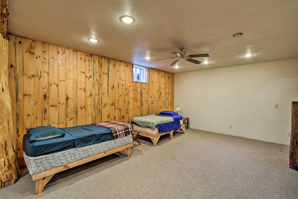 Valders Log Home Near EEA Air Show & Sheboygan!