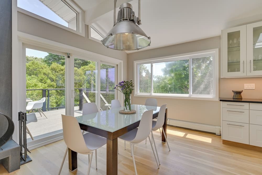 Alluring Hampton Bays Hideaway < 2 Mi to Beach!