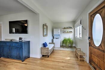 Idyllic Newport Area Cottage - Walk to First Beach