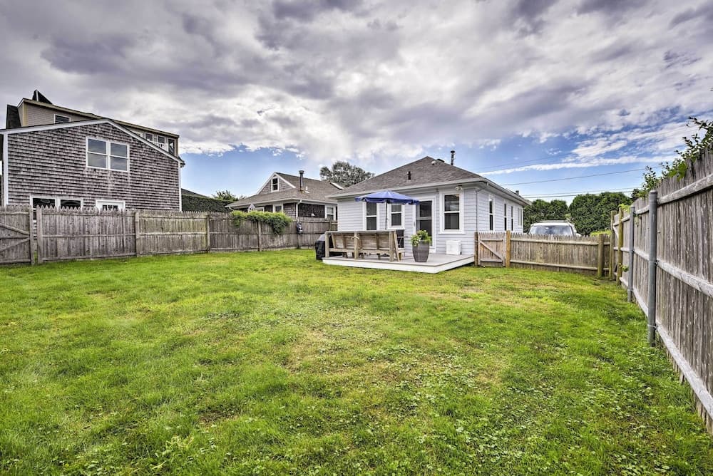Idyllic Newport Area Cottage - Walk to First Beach