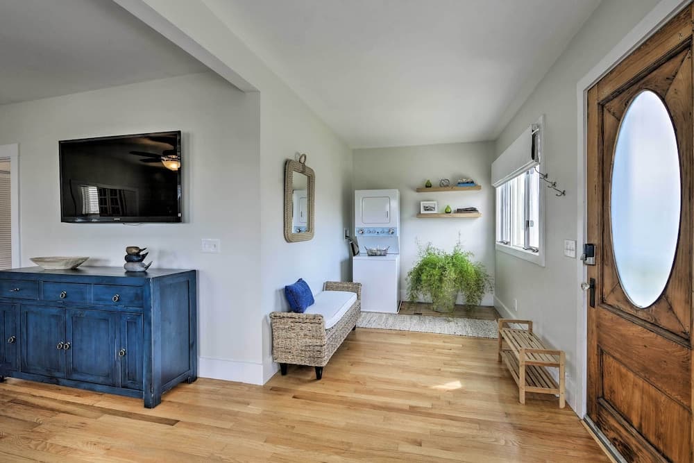 Idyllic Newport Area Cottage - Walk to First Beach