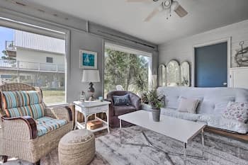 Cute & Cozy Gulf Shores Bungalow: 1/2 Mi to Beach!