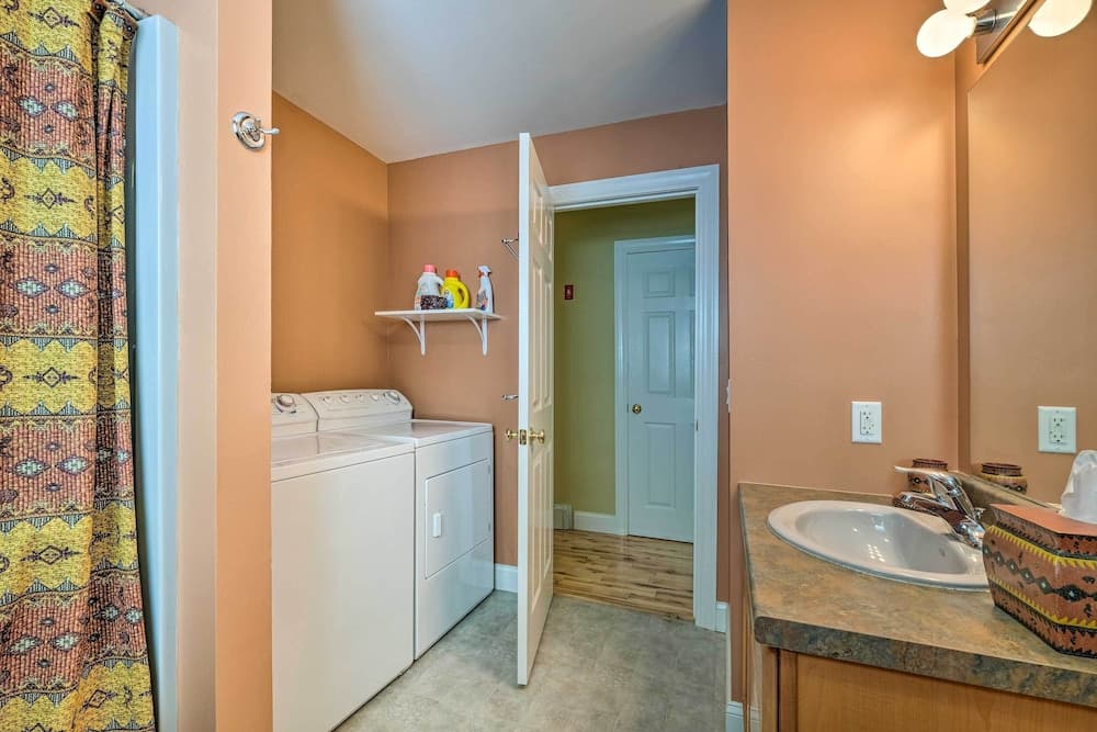 West Dover Home w/ Deck, Grill & EV Outlet