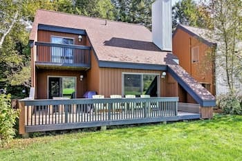 Stowe Vacation Rental w/ Deck & Mountain Views!