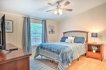 Mt Pleasant Retreat w/ Grill: 10 Mi to Beach