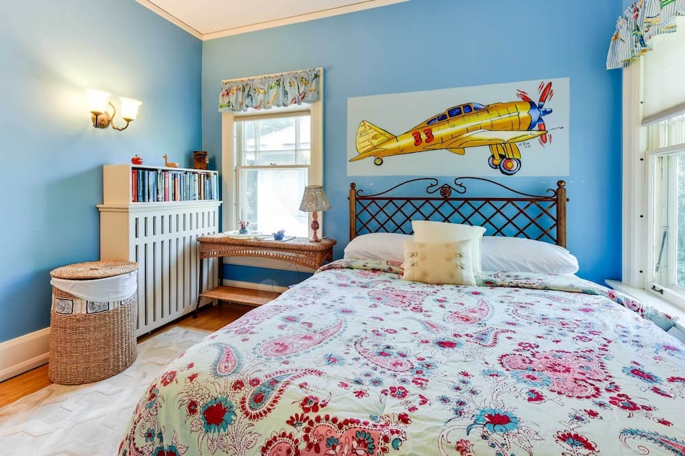 Charming Mpls Home w/ Patio - Walk to Uptown!