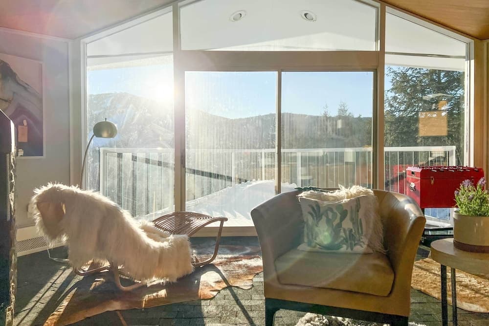 Pristine West Dover Home w/ Deck & Mountain Views!