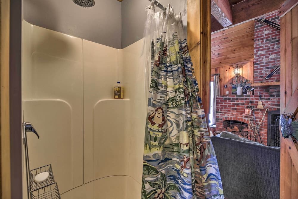 Upscale Montgomery Cabin, Near Jay Peak Resort!