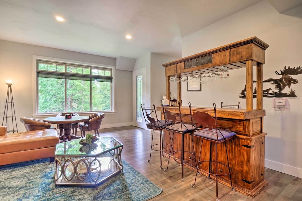 3 Mi to Ski Resort: Modern Breck Home w/ Hot Tub!