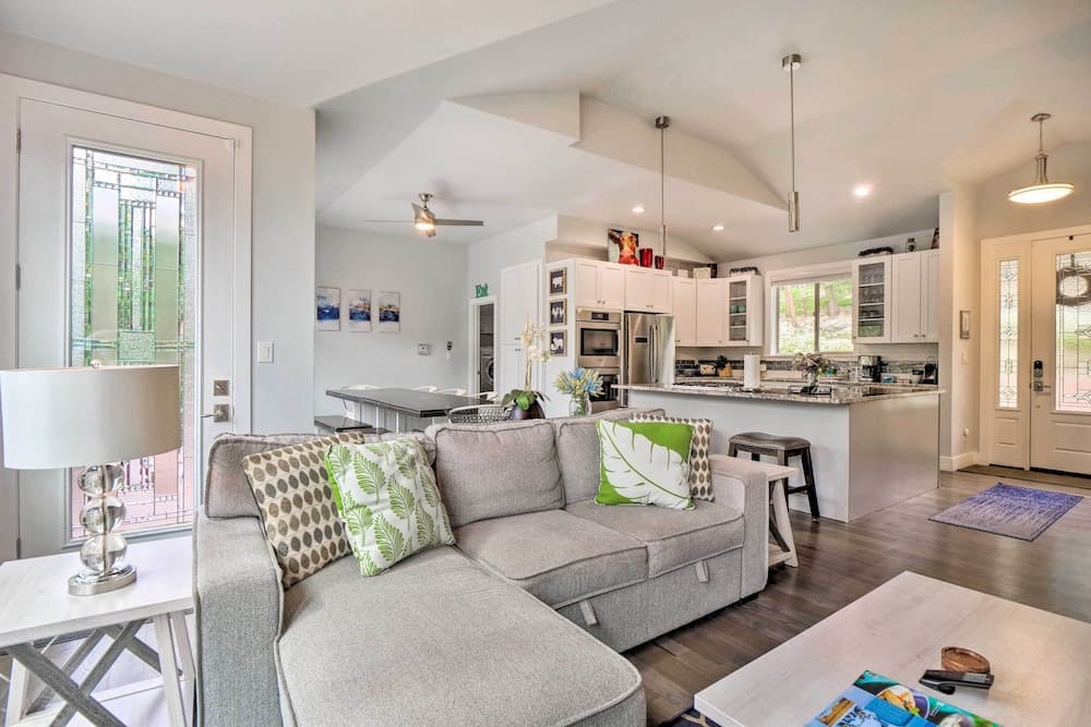 3 Mi to Ski Resort: Modern Breck Home w/ Hot Tub!