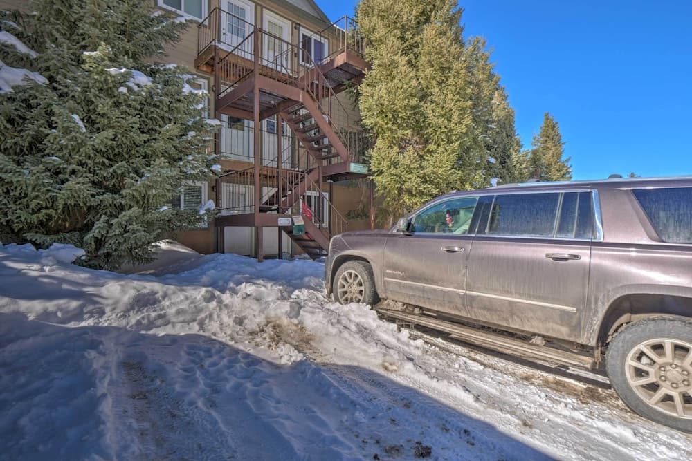 Blue River Condo w/ Views - 5 Mi to Breckenridge!