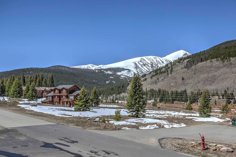 Blue River Condo w/ Views - 5 Mi to Breckenridge!