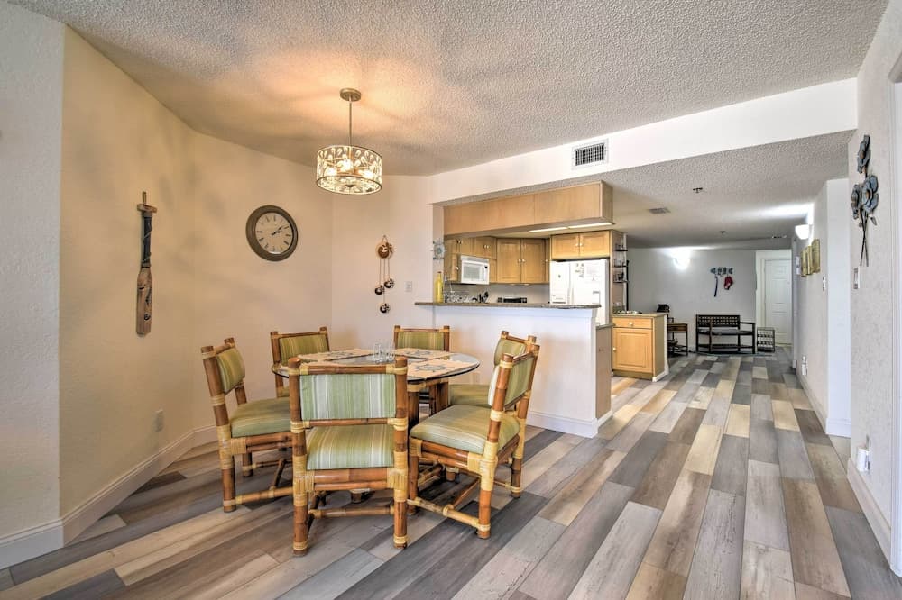 Indian Shores Condo w/ Pool + Sunset Beach View!