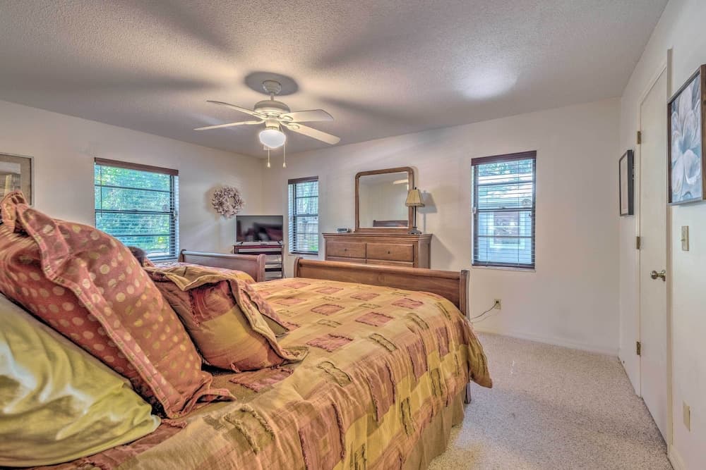 Canalfront Homosassa Escape w/ Private Dock!