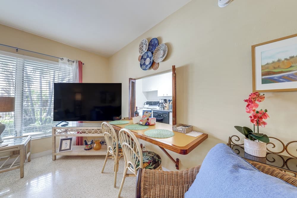 Ft Lauderdale Apt w/ Pool - 1 Mi to Beach Access!