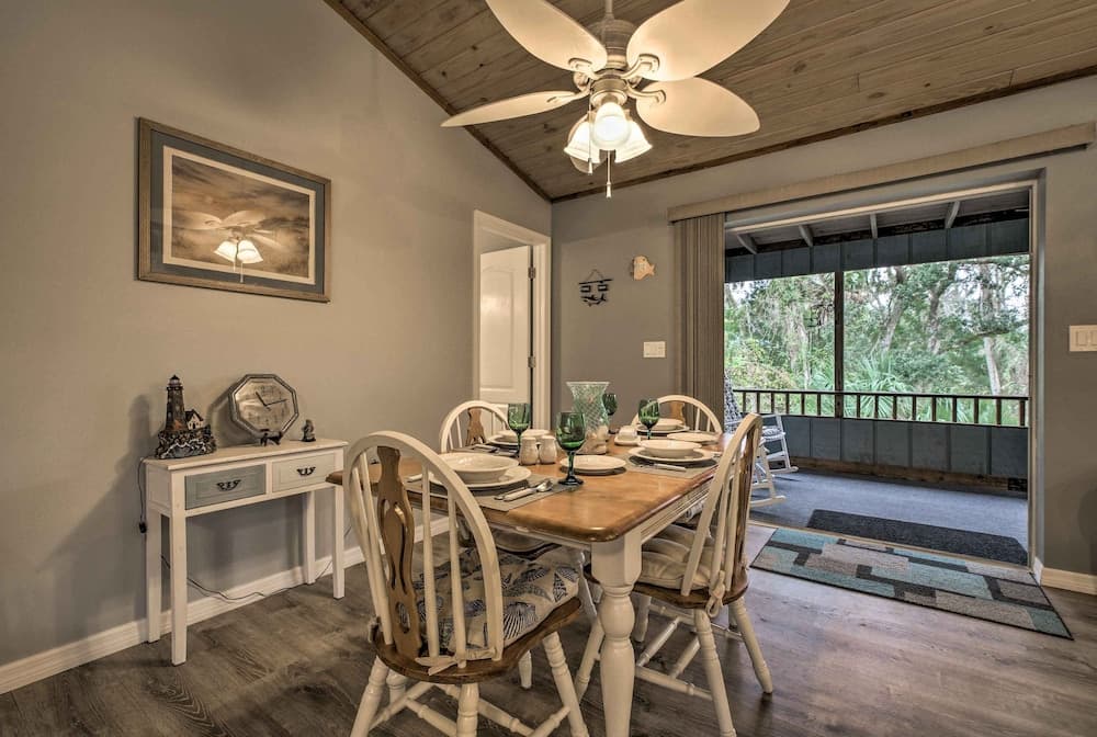 1 Mi to Boat Launch: Crystal River Home w/ Dock