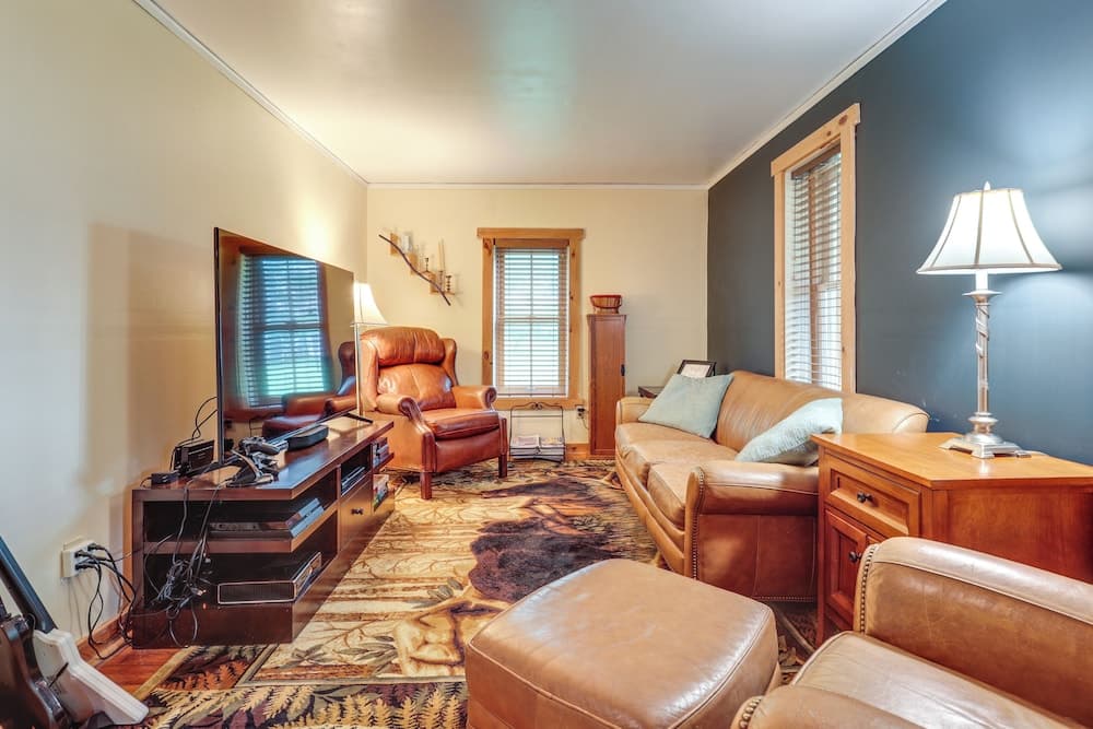 Dog-friendly Park Falls Cottage w/ 5 Acres & Lake