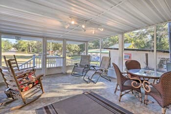 Cozy Off-duty Retreat, 1 Block From River!