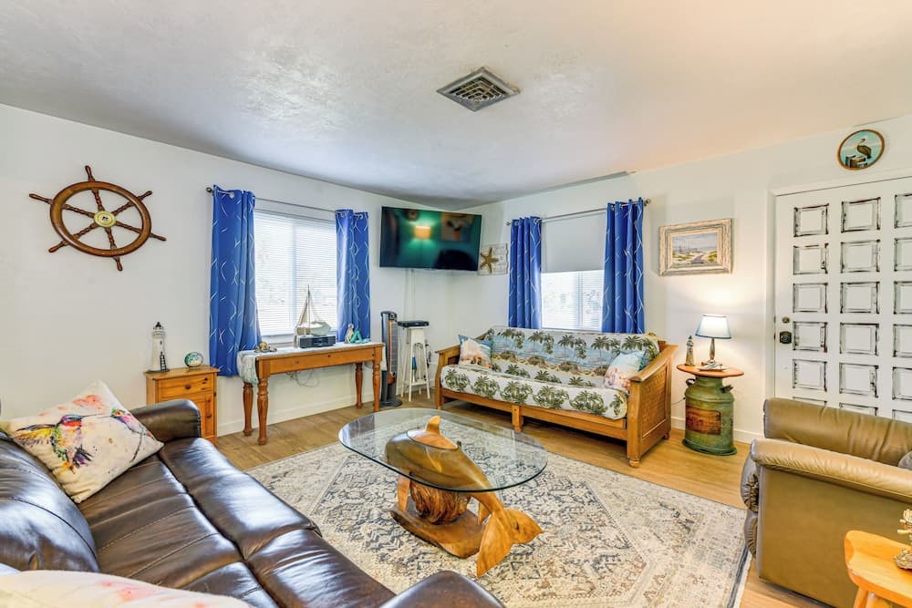 Pet-friendly Bradenton Home ~ 3 Mi to Cortez Beach