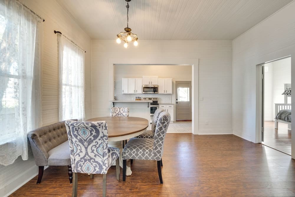 Charming 100-year-old Home < 1 Mi to Downtown