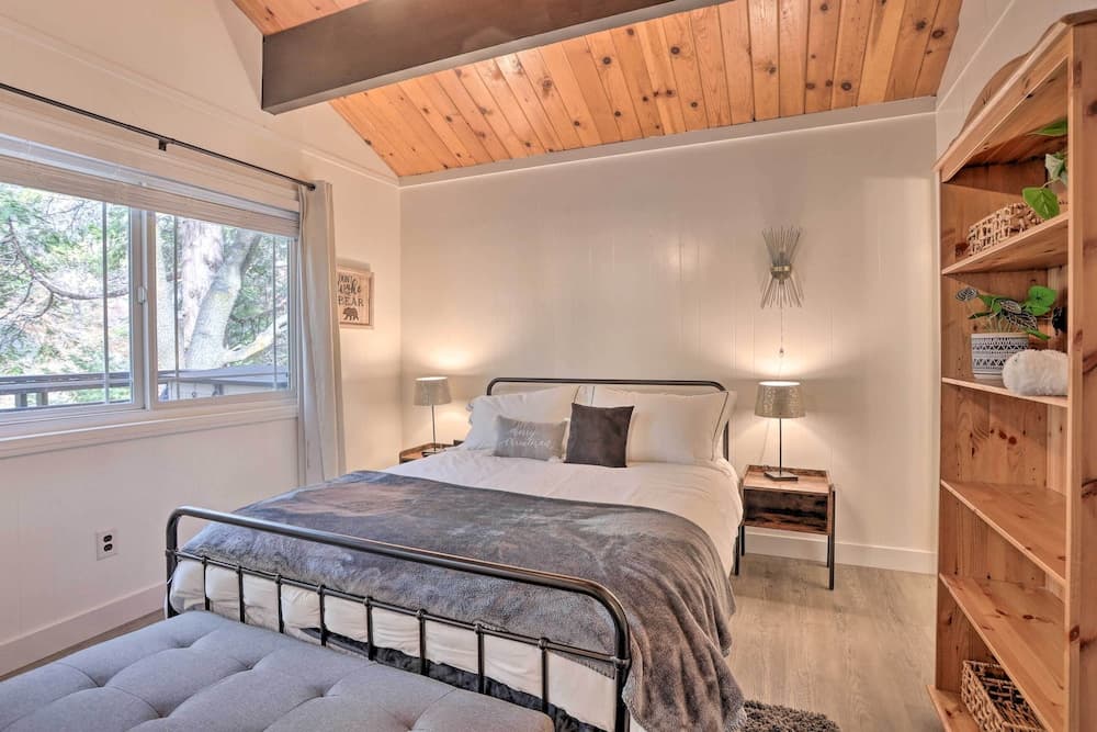 Modern Cabin w/ Game Room & Deck, Near Skiing