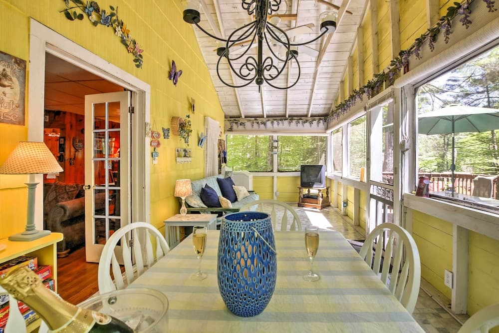 Pet-friendly Cabin w/ Fire Pit, BBQ & Great Deck!