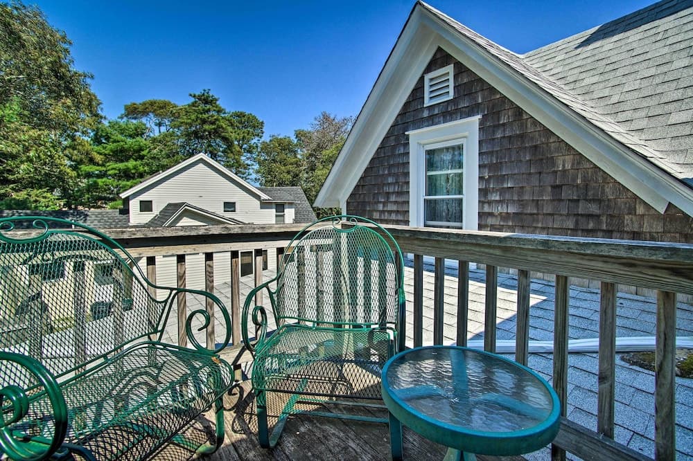 Charming MV Cottage: Walk to Dtwn Oak Bluffs!