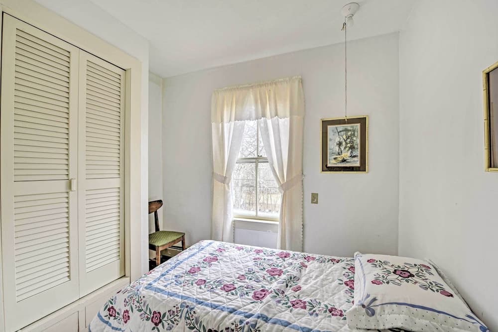 Apt on Vineyard Haven Near Nantucket Sound!