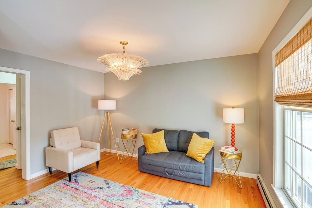 Walk to Dining: Downtown Lenox Guest House!